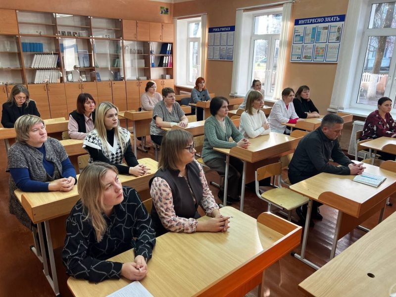 ФОТОФАКТ: На актуальные темы безопасности побеседовали в трудовых коллективах Костюковщины