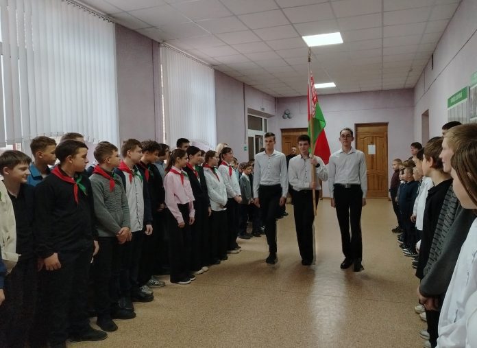 Торжественная линейка «Первый шаг к успеху» прошла в СШ № 1 г.Костюковичи