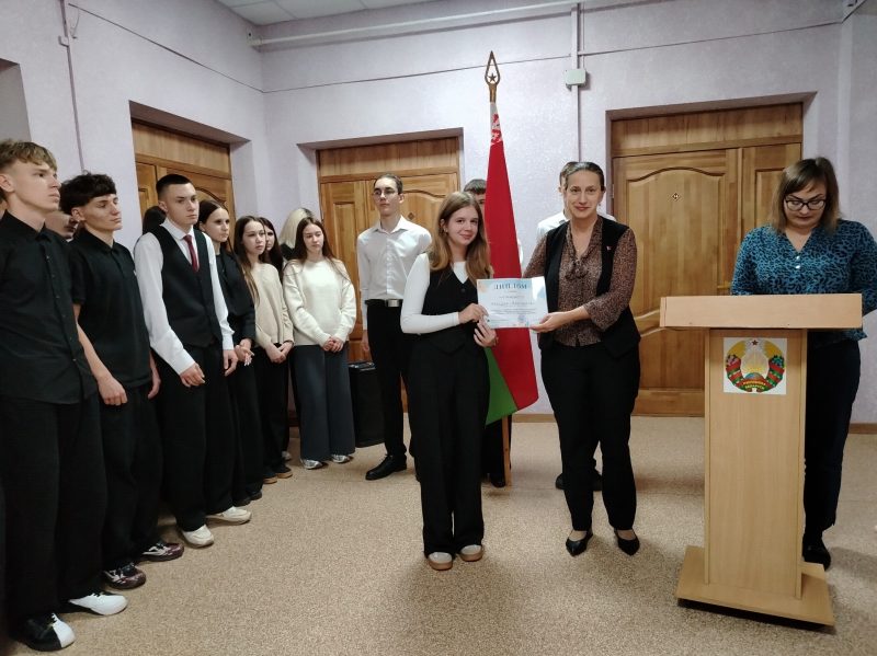 Торжественная линейка "Первый шаг к успеху" прошла в СШ № 1 г.Костюковичи Торжественная линейка "Первый шаг к успеху" прошла в СШ № 1 г.Костюковичи