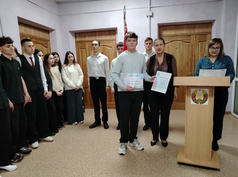 Торжественная линейка "Первый шаг к успеху" прошла в СШ № 1 г.Костюковичи Торжественная линейка "Первый шаг к успеху" прошла в СШ № 1 г.Костюковичи