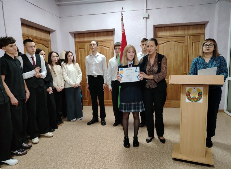 Торжественная линейка "Первый шаг к успеху" прошла в СШ № 1 г.Костюковичи Торжественная линейка "Первый шаг к успеху" прошла в СШ № 1 г.Костюковичи