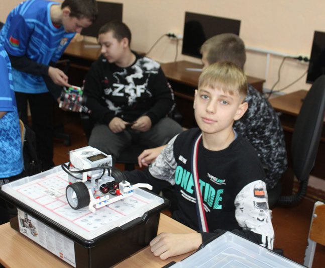 Будущее наступило! Межрайонный турнир по робототехнике приняли Костюковичи