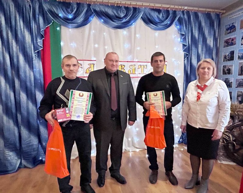 Торжества в честь тружеников села прошли в Новых Самотевичах и Белой Дуброве Торжества в честь тружеников села прошли в Новых Самотевичах и Белой Дуброве