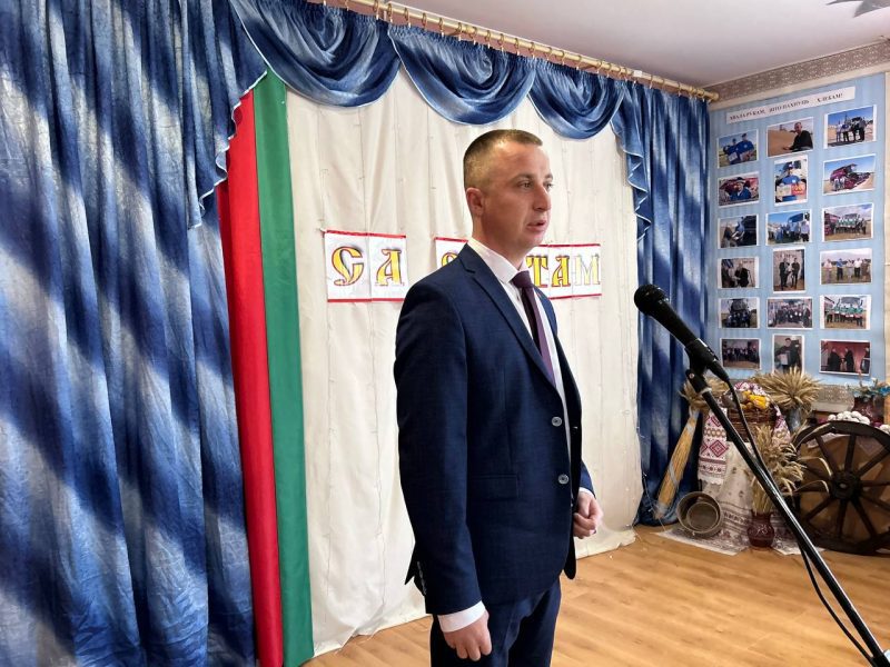 Торжества в честь тружеников села прошли в Новых Самотевичах и Белой Дуброве Торжества в честь тружеников села прошли в Новых Самотевичах и Белой Дуброве