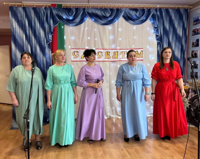 Торжества в честь тружеников села прошли в Новых Самотевичах и Белой Дуброве Торжества в честь тружеников села прошли в Новых Самотевичах и Белой Дуброве