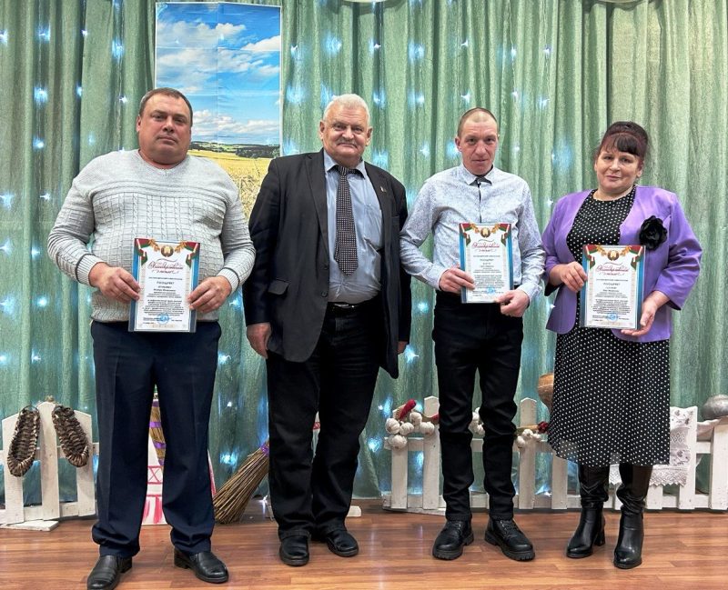 Торжества в честь тружеников села прошли в Новых Самотевичах и Белой Дуброве Торжества в честь тружеников села прошли в Новых Самотевичах и Белой Дуброве