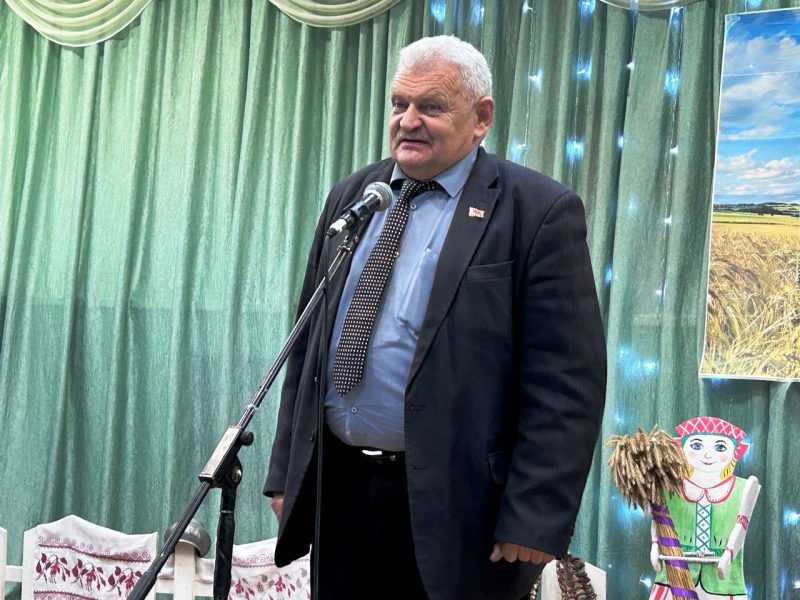 Торжества в честь тружеников села прошли в Новых Самотевичах и Белой Дуброве Торжества в честь тружеников села прошли в Новых Самотевичах и Белой Дуброве