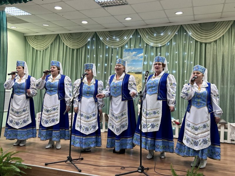 Торжества в честь тружеников села прошли в Новых Самотевичах и Белой Дуброве Торжества в честь тружеников села прошли в Новых Самотевичах и Белой Дуброве