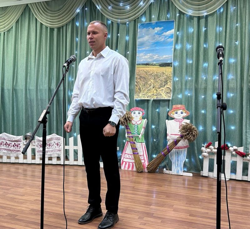 Торжества в честь тружеников села прошли в Новых Самотевичах и Белой Дуброве Торжества в честь тружеников села прошли в Новых Самотевичах и Белой Дуброве