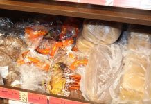 Нет услуги или спроса? Почему в костюковичских магазинах не режут хлеб