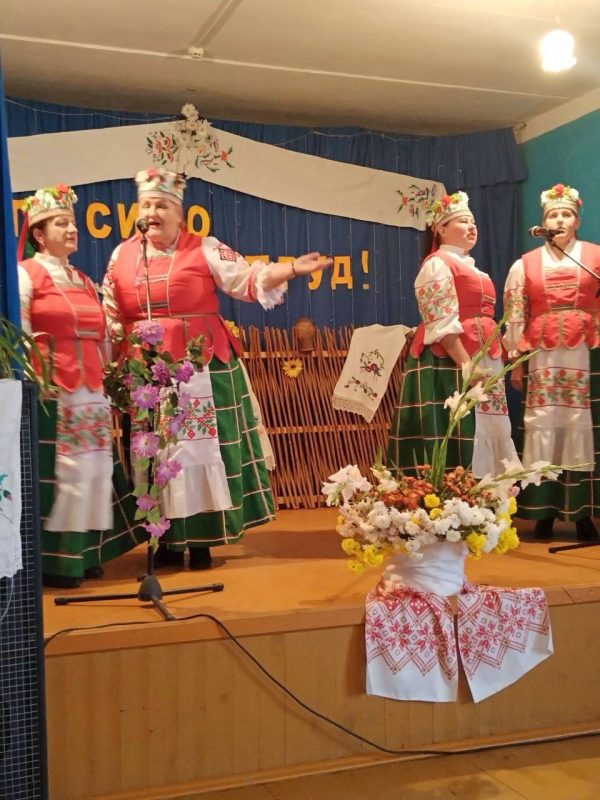 Поздравления с профессиональным праздником приняли работники КСУП «Демидовичский» Поздравления с профессиональным праздником приняли работники КСУП «Демидовичский»