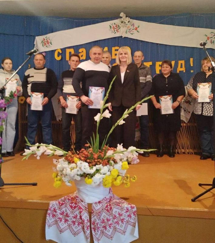 Поздравления с профессиональным праздником приняли работники КСУП «Демидовичский» Поздравления с профессиональным праздником приняли работники КСУП «Демидовичский»