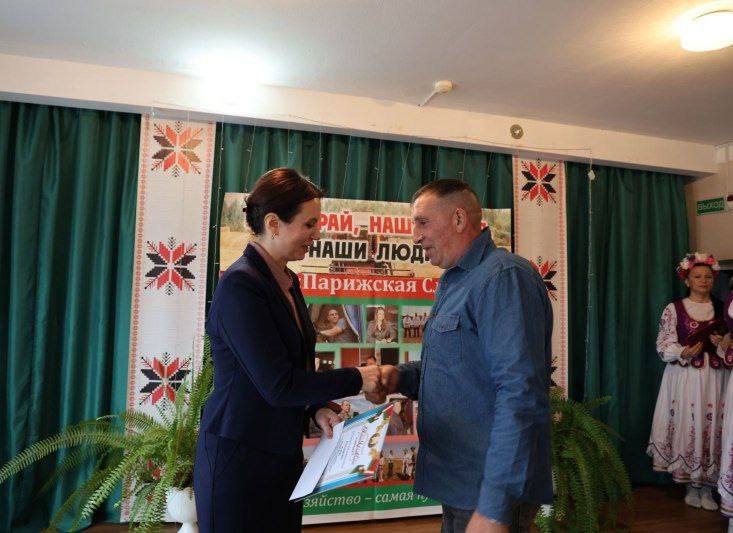 Тружеников КСУП «Парижская Слобода» чествовали в Муравильском СДК Тружеников КСУП «Парижская Слобода» чествовали в Муравильском СДК