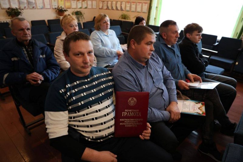 Тружеников КСУП «Парижская Слобода» чествовали в Муравильском СДК Тружеников КСУП «Парижская Слобода» чествовали в Муравильском СДК