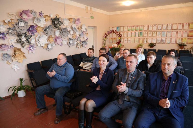 Тружеников КСУП «Парижская Слобода» чествовали в Муравильском СДК Тружеников КСУП «Парижская Слобода» чествовали в Муравильском СДК