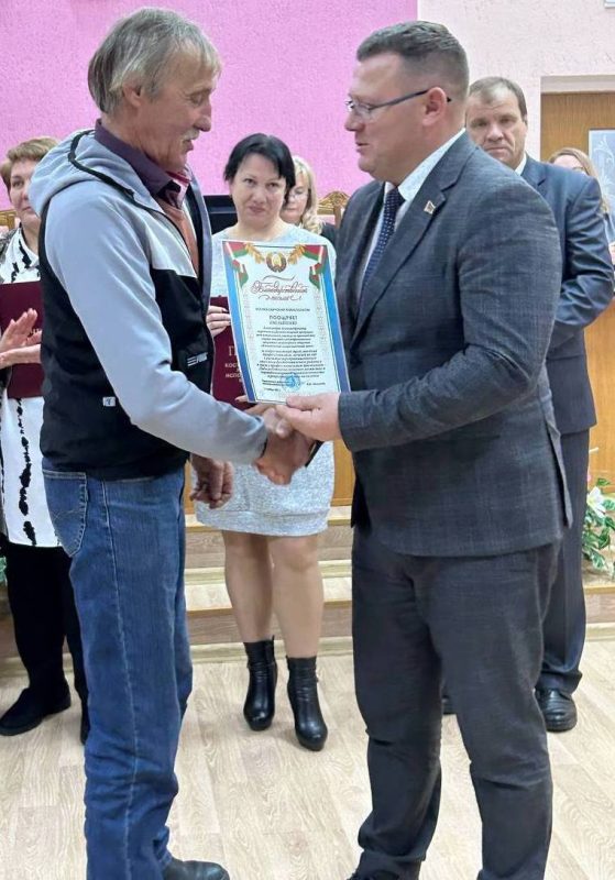 Работников АПК наградили в Костюковичском райисполкоме