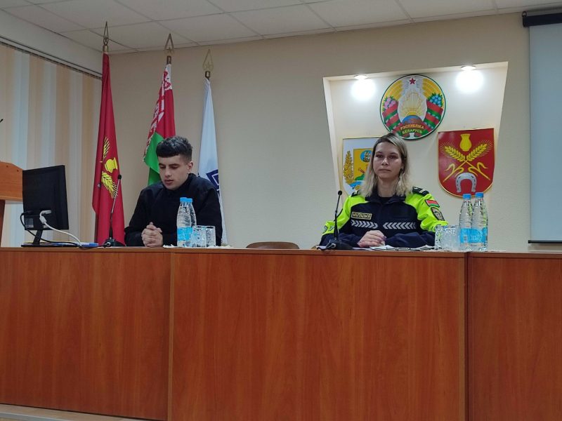 ФОТОФАКТ: На актуальные темы безопасности побеседовали в трудовых коллективах Костюковщины