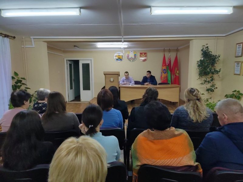 ФОТОФАКТ: На актуальные темы безопасности побеседовали в трудовых коллективах Костюковщины