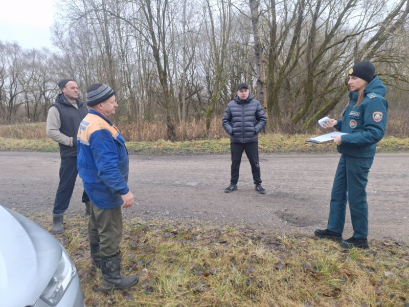 Спасатели Костюковичского РОЧС провели разъяснительную работу с пожилыми гражданами об эффективности использования АПИ