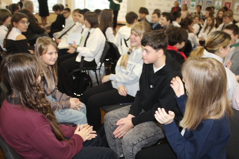 Юные костюковичские знатоки одержали победу в областной интеллектуальной игре