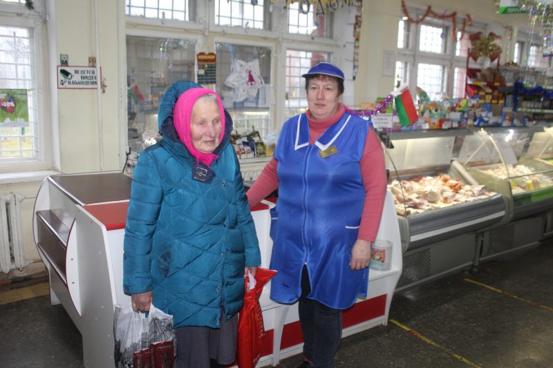 Готова ли торговля на селе к Новому году? Узнали костюковичские журналисты