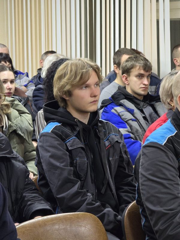 Глава Костюковичского райисполкома Вячеслав Моксачев провел встречу с молодыми специалистами