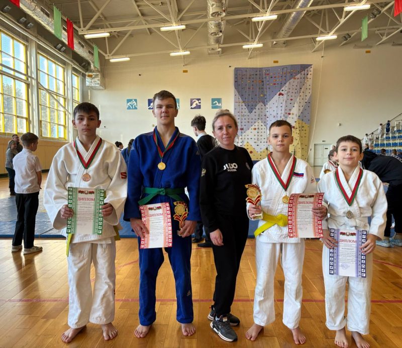 ФОТОФАКТ: Открытый Рождественский турнир по дзюдо среди юношей и девушек прошел в Костюковичах