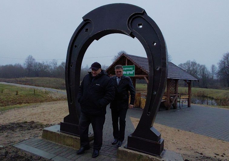 Подкова на счастье. На зоне отдыха "Липовый ручей" новое артукрашение