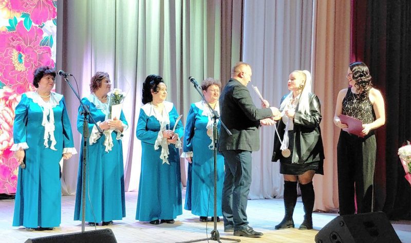 ФОТОФАКТ: Народный хор ветеранов труда отметил 45-ти летний юбилей на сцене РЦК