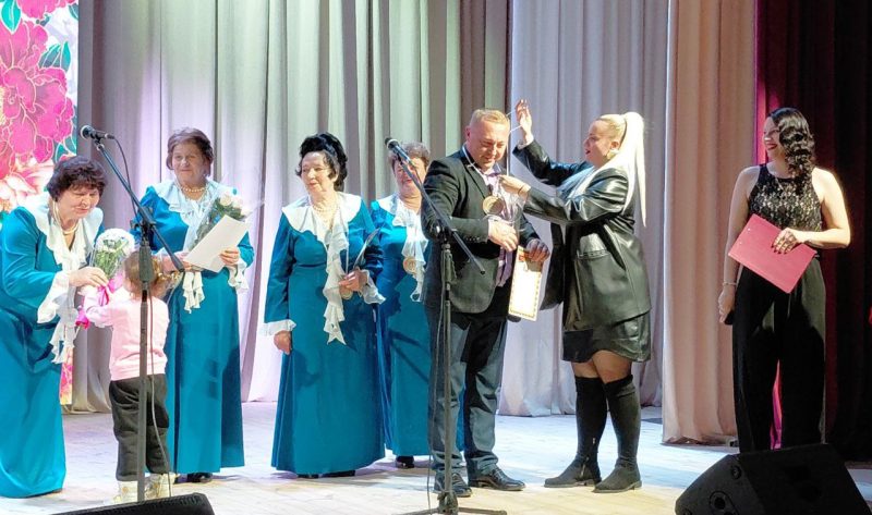 ФОТОФАКТ: Народный хор ветеранов труда отметил 45-ти летний юбилей на сцене РЦК