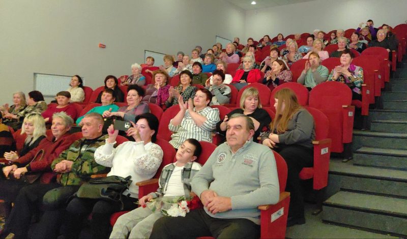 ФОТОФАКТ: Народный хор ветеранов труда отметил 45-ти летний юбилей на сцене РЦК