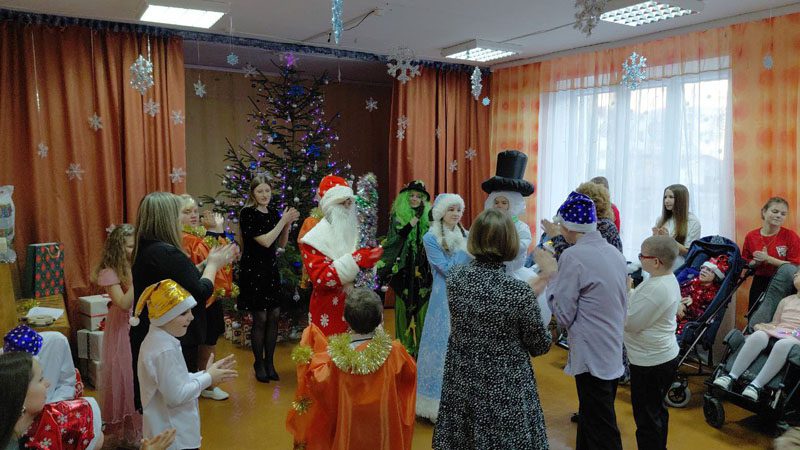 Благотворительный утренник, в рамках акции "Наши дети" прошел в Костюковичском ЦКРОиР