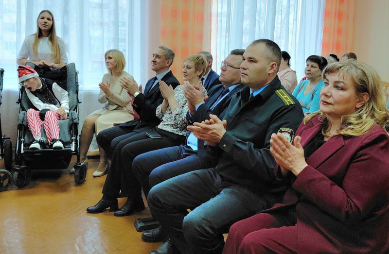 Благотворительный утренник, в рамках акции "Наши дети" прошел в Костюковичском ЦКРОиР