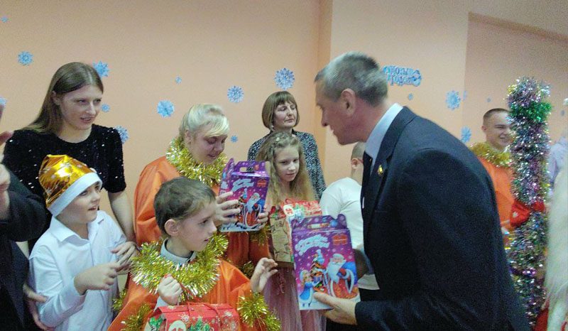 Благотворительный утренник, в рамках акции "Наши дети" прошел в Костюковичском ЦКРОиР