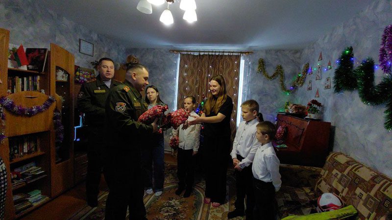 Солдатская доброта "Наши дети". Как 336-я бригада ВЧ 12180 радует детей  в преддверии праздников