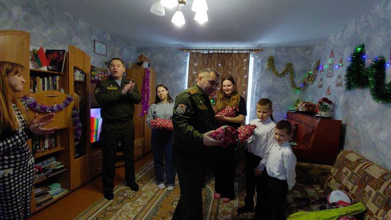 Солдатская доброта "Наши дети". Как 336-я бригада ВЧ 12180 радует детей  в преддверии праздников