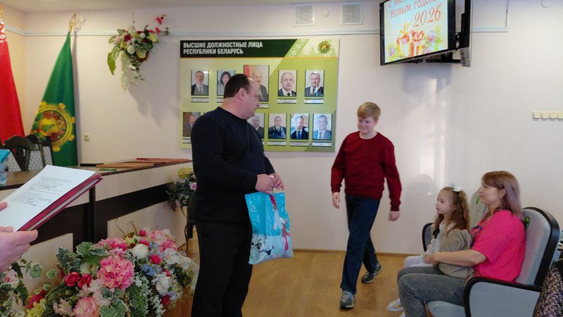 Профсоюзная организация Костюковичского лесхоза подвела итоги предновогоднего конкурса и отметила лучшие семьи