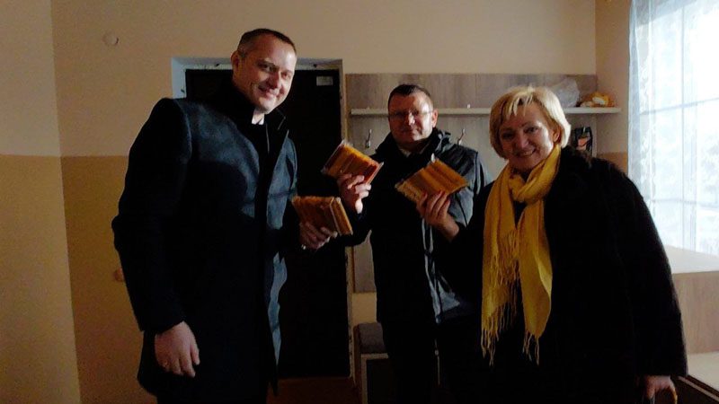 Дарим не только конфеты! Новогодние сюрпризы от спонсоров для нуждающихся детей