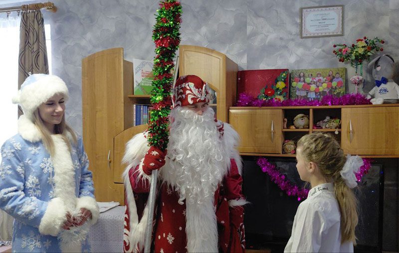 Дарим не только конфеты! Новогодние сюрпризы от спонсоров для нуждающихся детей