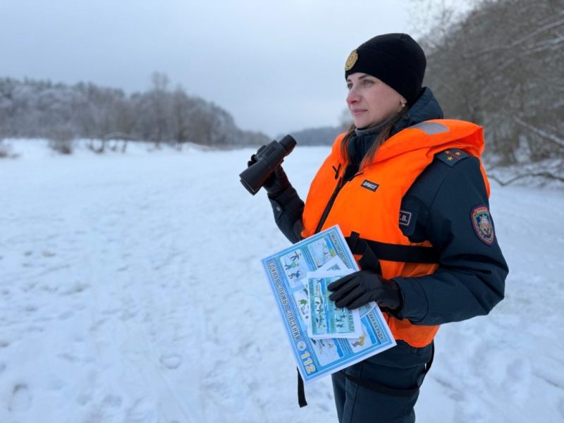 Костюковичские спасатели отправились в рейд по местам зимней рыбалки