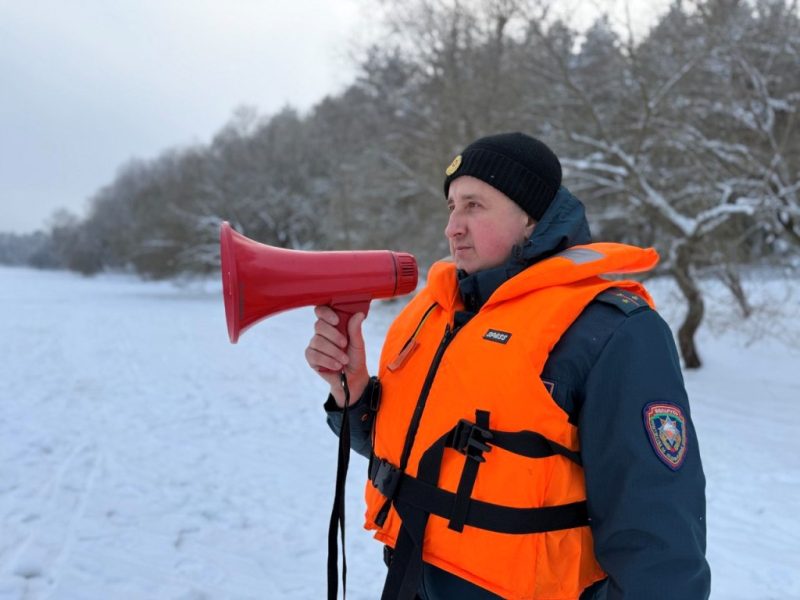 Костюковичские спасатели отправились в рейд по местам зимней рыбалки