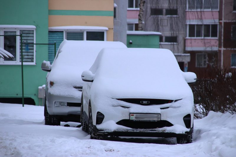 ФОТОФАКТ: Костюковичи не сдаются снежной стихии