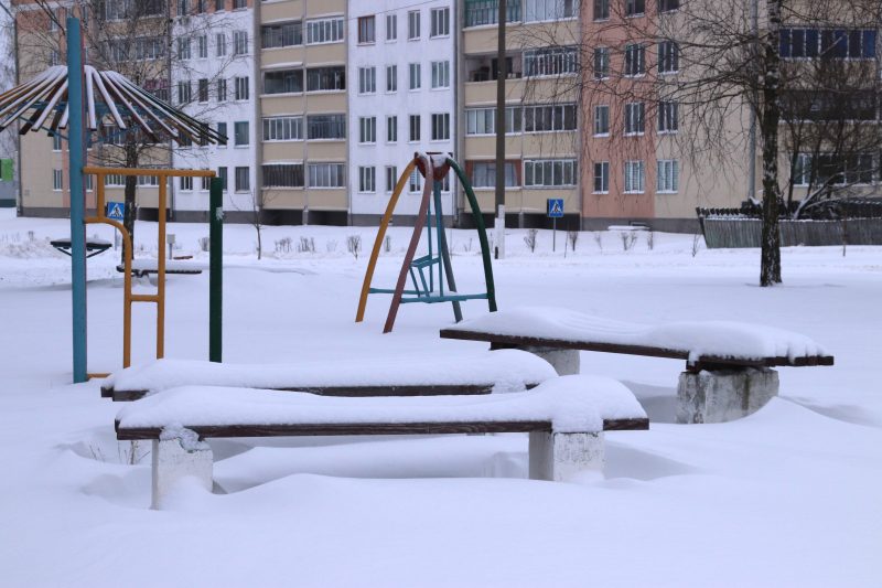 ФОТОФАКТ: Костюковичи не сдаются снежной стихии