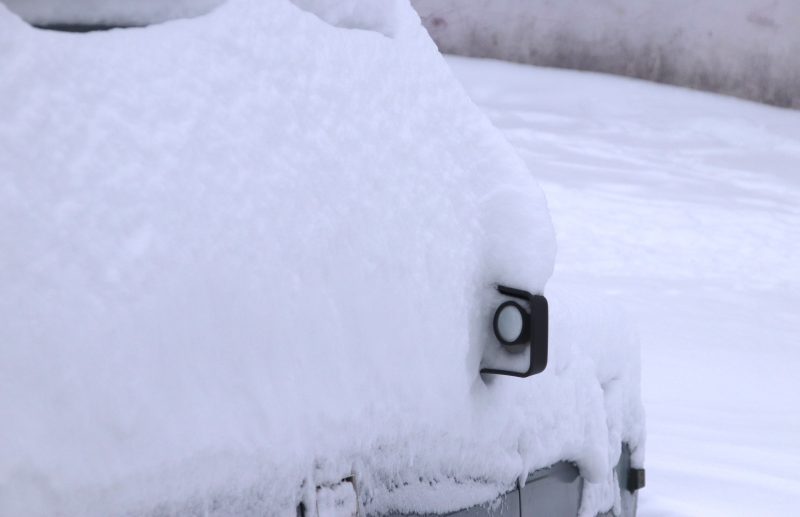 ФОТОФАКТ: Костюковичи не сдаются снежной стихии