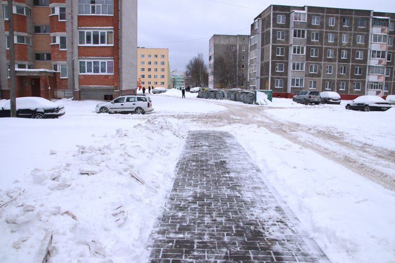 ФОТОФАКТ: Костюковичи не сдаются снежной стихии