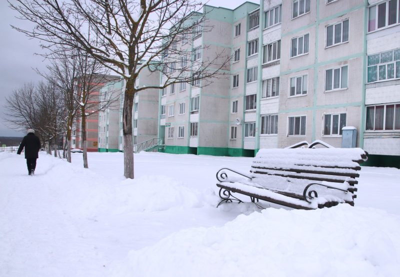 ФОТОФАКТ: Костюковичи не сдаются снежной стихии