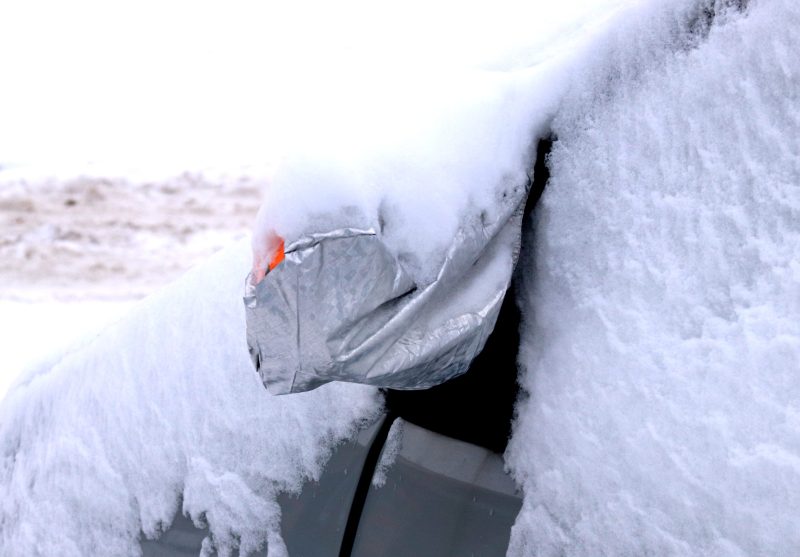 ФОТОФАКТ: Костюковичи не сдаются снежной стихии