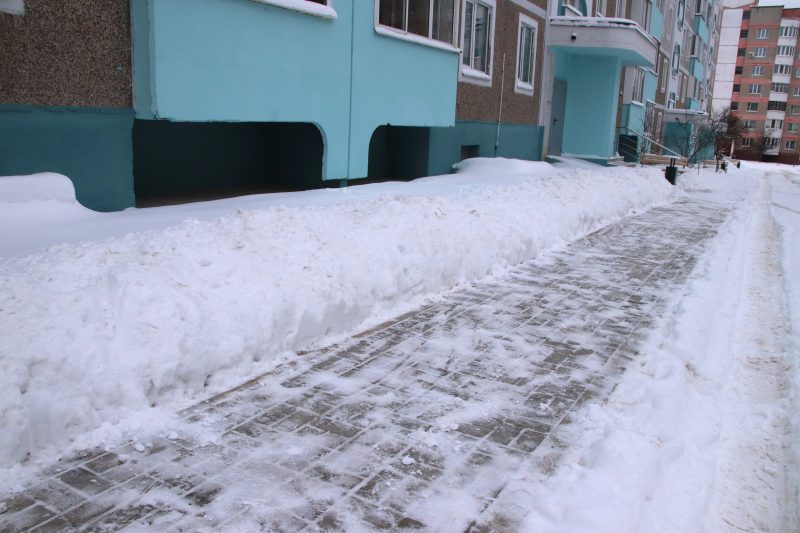 ФОТОФАКТ: Костюковичи не сдаются снежной стихии