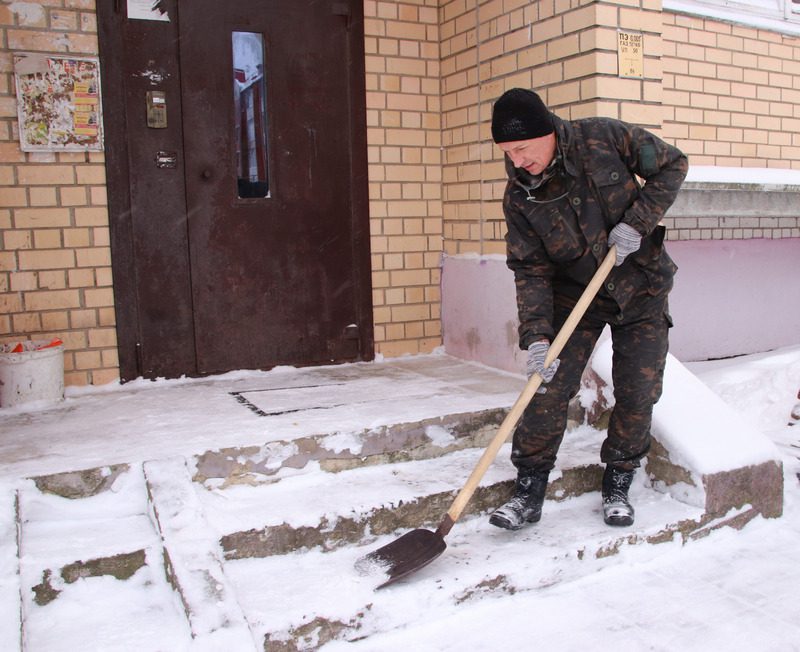 Коллективами, дворами, семьями: как костюковчане боролись с циклоном "Улли"