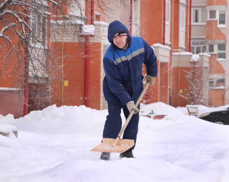 Коллективами, дворами, семьями: как костюковчане боролись с циклоном "Улли"